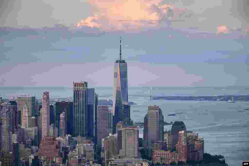 Ghorofa la One World Trade Center &quot;Freedo Tower&quot; likionekana kuwa refu zaidi katika anga za mji wa Manhattan, New York, Juni 10, 2021.