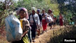 ထိုင်းနိုင်ငံ၊ တာ့ခ် ခရိုင်အတွင်းမှ ကရင်ဒုက္ခသည်များ။ (ဖေဖော်ဝါရီ ၅၊ ၂၀၁၀)