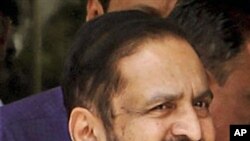 New Delhi Commonwealth Games organizing committee chairman Suresh Kalmadi, who was fired from his job in January, arrives at the Central Bureau of Investigation (CBI) office in New Delhi, Apr 25 2011