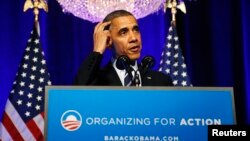 El presidente Barack Obama hace una pausa durante un discurso sobre el Obamacare. Su popularidad ha sufrido a raíz de los problemas del portal de Salud.