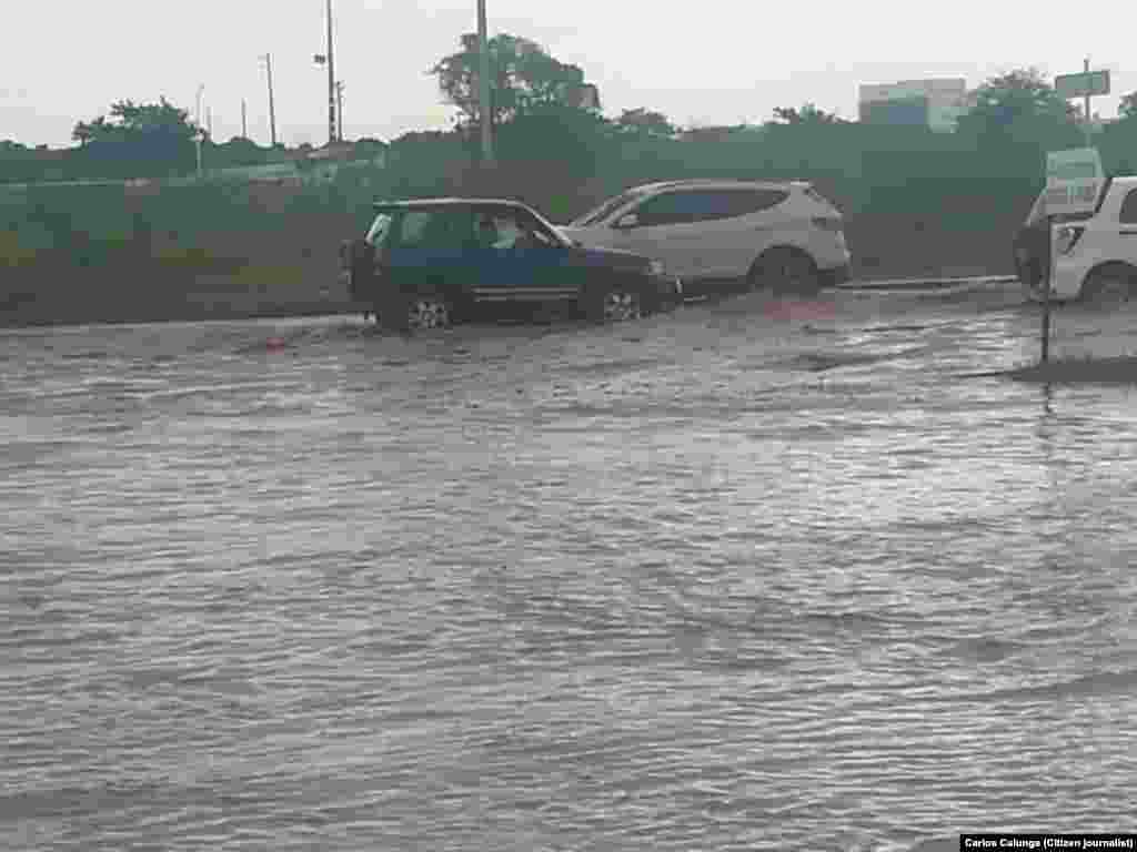 Chuvas em Talatona. Luanda, Angola