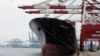 中國天津港口的一艘貨櫃船。