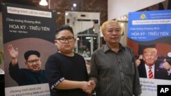Una peluquería en Vietnam está ofreciendo cortes al estilo del presidente de EE.UU., Donald Trump, y del presidente norcoreano, Kim Jong Un. 