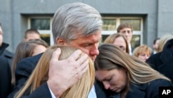 Former Virginia Gov. Bob McDonnell (C) hugs two of his daughters Cailin Young (L), and Jeanine McDonnell Zubowsky (R) after speaking outside federal court in Richmond, Va., Jan. 6, 2015.