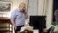 英國首相約翰遜(Boris Johnson)2021年1月23日與美國總統拜登通話（英國首相辦公室照片）