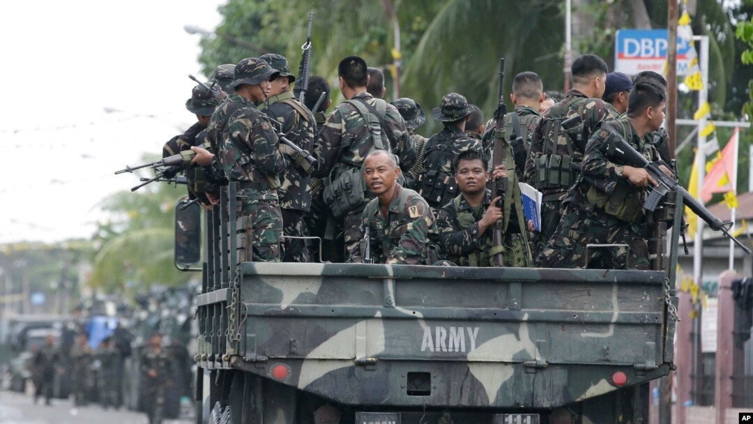 FILE - Government troopers arrive to reinforce their comrades in operations against Muslim rebels, Zamboanga, Philippines, Sept. 19, 2013. 