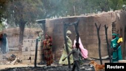 Des habitations incendiées à Baga, localité proche du lac Tchad