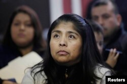 FILE - Migrants attend a workshop for legal advice held by the Familia Latina Unida and Centro Sin Fronteras at Lincoln United Methodist Church in south Chicago, Illinois, Jan. 10, 2016.