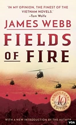 Bìa cuốn tiểu thuyết Fields of Fire (1978) của Jim Webb được coi như một tác phẩm cổ điển viết về cuộc Chiến Tranh Việt Nam. [nguồn Amazon.com/ Book.]
