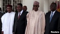 Niger's President Mahamaduo Issoufou, Benin's President Boni Yayi, Nigeria's President Muhammadu Buhari, and Senegalese President and Chairman of Economic Community of West African States (ECOWAS) Macky Sall attend an ECOWAS heads of state summit on the political crisis in Burkina Faso, in Abuja, Nigeria, Sept. 22, 2015. 