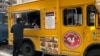 Sambal food truck milik warga Indonesia, Sonny Setiantoko di Washington, D.C. (Dok: VOA)