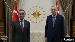 中国外长王毅在安卡拉与土耳其总统埃尔多安举行会晤。（2021年3月25日）