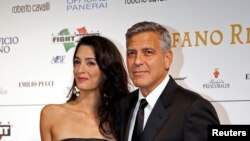 La abogada británica-libanesa, Amal Clooney, casada con el actor George Clooney, fue galardonada por su labor en defensa del periodismo.[Foto de Archivo]