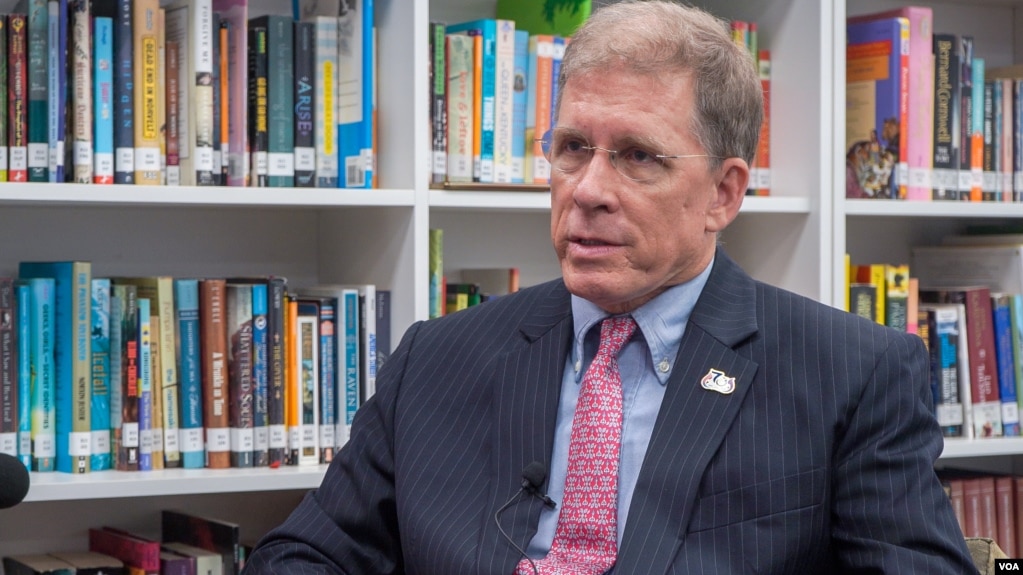 ក្នុង ជំនួប ជាមួយ រដ្ឋមន្រ្តី ព័ត៌មាន ទូត អាមេរិក ទទូច ឲ្យ ទម្លាក់ ចោល