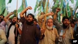 اعتراض هواداران جمعیت اسلامی پاکستان به تصمیم اخیر هند در مورد کشمیر