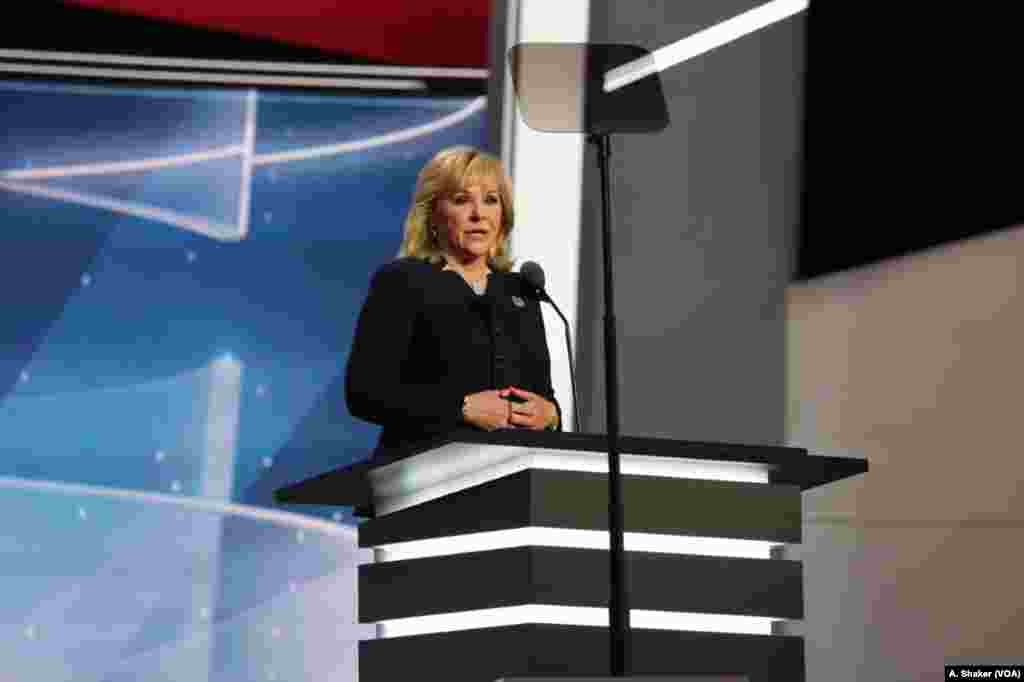 Oklahoma Governor Mary Fallin stresses the "one" of the night's them, Make America One Again, in her speech to the delegates at the Republican National Convention, in Cleveland, July 21, 2016.