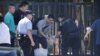 警方在北京美国大使馆爆炸现场工作。(2018年7月26日)