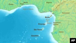 Golfo da Guiné com o alinhamento das ilhas de São Tomé e Príncipe e do Bioko e Ano-Bom ( parte do territorio da Guiné-Equatorial)