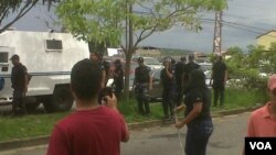 La policía regional fuertemente armada en el estado Barinas reprimió a los estudiantes que protestaban.