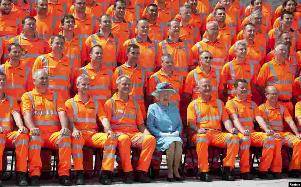 Britain&#39;s Queen Elizabeth meets construction workers as she attends the official opening of the refurbished Reading Station, west of London.