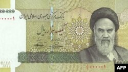 ເງິນ rial ຂອງ ອີຣ່ານ ຕົກລາຄາ 34.000 ຕໍ່ 1 ໂດລາ ອັນເປັນຜົນສະທ້ອນ ຈາກລົງໂທດຂອງສະຫະພາບຢູໂຣບ ແລະສະຫະລັດ.