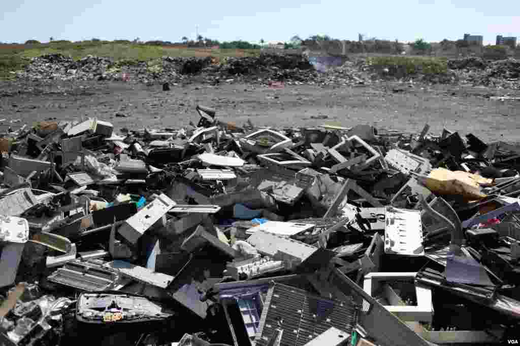 Plastic parts from obsolete electronics are pictured in this pile of refuse, in the Agbogbloshie neighborhood of Accra, Ghana, on Oct. 27 , 2014. (Chris Stein/VOA) 