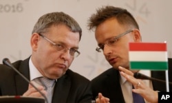 Czech Republic's FM (L) talks to Hungary's foreign minister Peter Szijjarto during a press conference as the Visegrad Group foreign ministers meet their counterparts from Germany and Luxembourg, Sept. 11, 2015.
