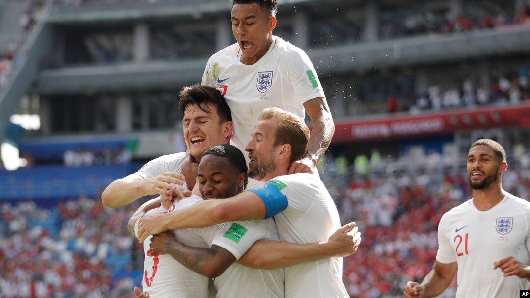 Timnas Inggris merayakan gol dalam pertandingan melawan Panama yang berakhir dengan skor 6-1 untuk Inggris, Minggu (24/6). 