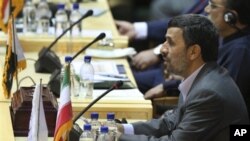 President Iran Mahmoud Ahmadinejad berpidato dalam Konferensi Internasional Pertarungan Global Melawan Terorisme di Tehran, Iran (25/7/2011). Dalam laporan tahunannya, AS menuduh Iran banyak mendukung terorisme global pada tahun 2012.