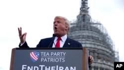 Bakal calon presiden Republik Donald Trump berbicara dalam pawai yang diselenggarakan oleh Tea Party Patriots di depan gedung parlemen di Washington, 9 September 2015, untuk menentang kesepakatan nuklir dengan Iran.