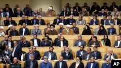 Jami'an Iran suna sauraron jawabin Ayatollah Ali Khamenei lokacin taron kasa da kasa akan goyon bayan Falasdinawa a gwagwarmayarsu da Israila 