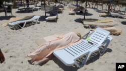 Bodies are covered on a Tunisian beach, in Sousse, June 26, 2015. 