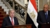 2023年10月19日，联合国秘书长安东尼奥·古特雷斯(左)和埃及外交部长萨梅赫·舒克里在开罗会晤后举行新闻发布会。(法新社照片)