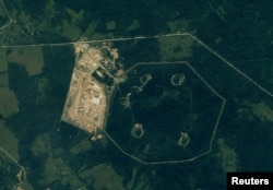 Citra satelit menunjukkan lokasi yang diyakini sebagai lokasi penempatan rudal jelajah bertenaga nuklir Rusia di Vologda pada 2024. (Foto: via Reuters)