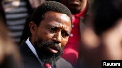 Le roi traditionnel sud-africain Buyelekhaya Zwelibanzi Dalindyebo à Pretoria, le 10 Juillet, 2013 (archives Reuters)