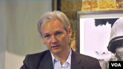 Julian Assange, pendiri situs WikiLeaks, yang dianggap Pentagon membahayakan nyawa tentara AS.