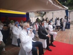El presidente interino de Venezuela, Juan Guaidó, en un acto en la Federación Médica Venezolana en homenaje al personal de salud. Caracas, Venezuela. Septiembre 10, 2020. Foto: Adriana Nuñez Rabascall - VOA.