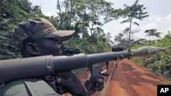 A pro-Outtara soldier belonging to the Republican Forces of Ivory Coast holds a rocket-propelled grenade launcher during a patrol in Fengolo, a looted village in Duekoue town, May 19, 2011 (file photo)