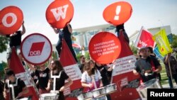 Berlin'de Sosyal Demokrat Parti ve sendikaların düzenlediği işsizliği protesto gösterisi