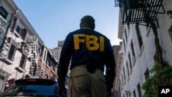 Arhiva: Agent FBI-a (FOTO: AP/John Minchillo)
