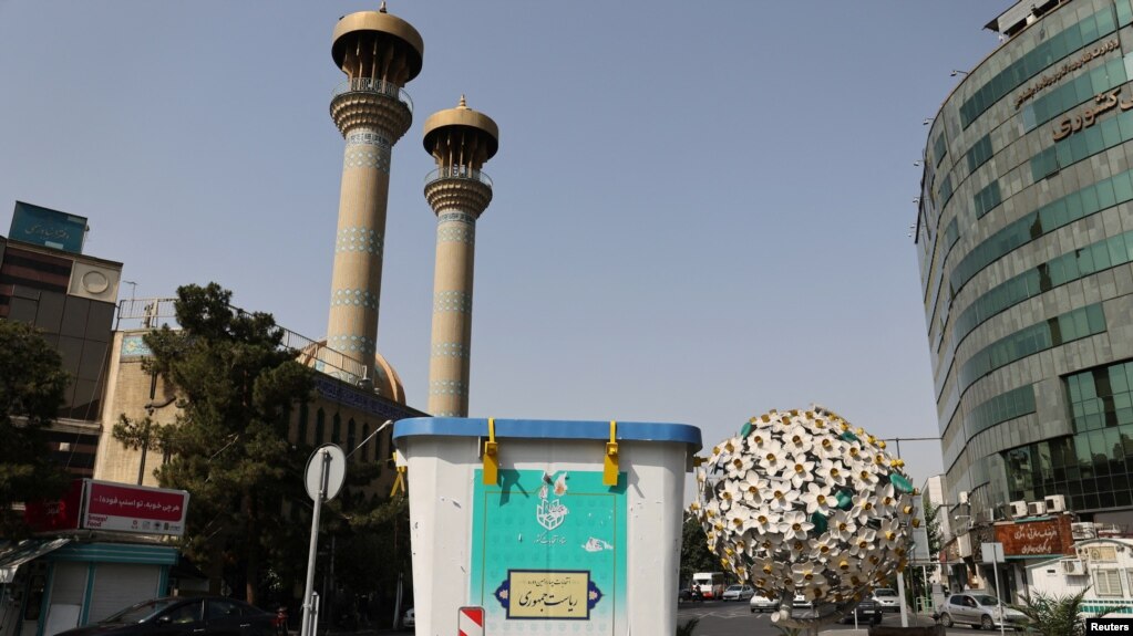 اکثریت ایرانیان در دور نخست «انتخابات» حکومتی که مخالفان آن را «سیرک و نمایش» میدانند، شرکت نکردهاند