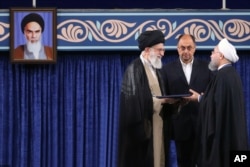 İran'da nükleerden dış siyasete kadar pek çok konuda son sözü dini lider Hamaney söylüyor.