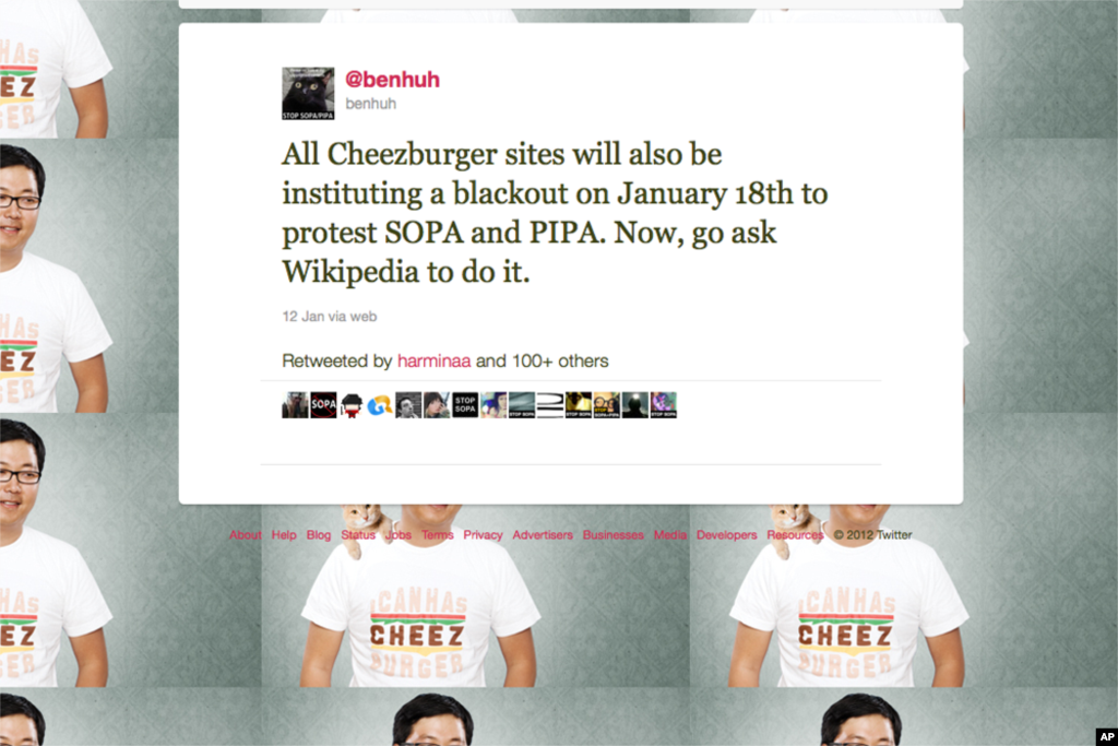 The creator of Icanhazcheezburger.com notifies users via Twitter of its shutdown.