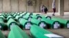 Para kerabat memeriksa peti-peti jenazah yang disiapkan untuk pemakaman di Potocari dekat Srebrenica, Bosnia, Rabu, 10 Juli 2019. 