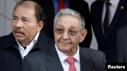 FILE - Nicaragua's President Daniel Ortega (L) and Cuba's President Raul Castro pose for a picture during an ALBA alliance summit in Caracas, Venezuela, March 5, 2018. 