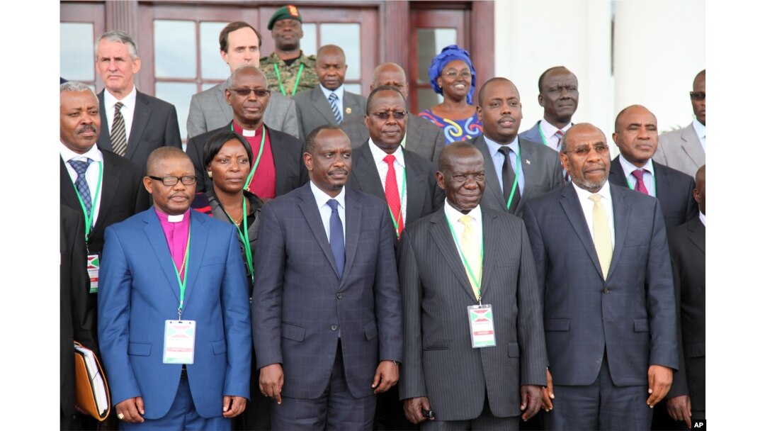 Uganda Vice President Edward Sekandi , second left, front row, Uganda Prime Minister Dr Ruhakana Rugunda, right, and East African Community, Secretary-General Dr. Sezibwera, second right, pose with others, during Burundi peace talks, at Entebbe State House, Dec. 28, 2015.