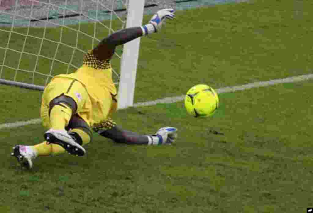 Zambia's goalkeeper Kennedy Mweene catches the penalty shot by Ghana's Asamoah Gyan during their African Nations Cup semi-final soccer match at Estadio de Bata "Bata Stadium" in Bata February 8, 2012.