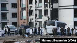 A car bomb exploded in Diyarbakir, Turkey, as a shuttle bus carrying policemen was passing by, killing 7 policemen, March 31, 2016. 