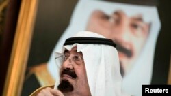 အေမရိကန္ႏုိင္ငံျခားေရး ဂၽြန္ ကယ္ရီႏွင့္ ေတြ႔ဆံု ေဆြးေႏြးပြဲတခု မတုိင္ခင္ ေတြ႔ရသည့္ ေဆာ္ဒီဘုရင္ Abdullah bin Abdul Aziz al-Saud။ စက္တင္ဘာ ၁၁၊ ၂၀၁၄