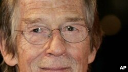 John Hurt falleció tras haber superado supuestamente un cáncer de páncreas; su carrera incluye la participación en más de 100 películas.